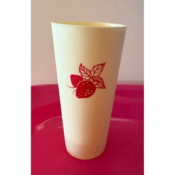 Vintage Nasco #1072 Beige/Red Plastic Tumblers Cups Red Strawberry Print Set 6 - Picture 5 of 8